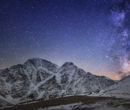 Млечный путь над пиком Донгузорун, Кавказ