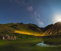 Лунная ночь в Киргизии. На подъездах в долину Кочкор